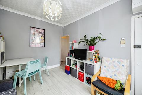 2 bedroom ground floor flat for sale, Somers Road, Southsea