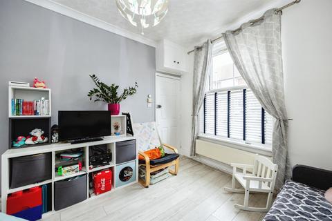 2 bedroom ground floor flat for sale, Somers Road, Southsea