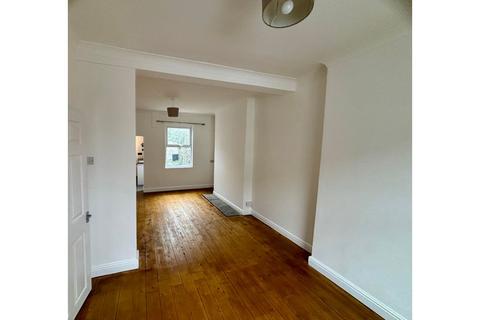 3 bedroom end of terrace house to rent, Gloster Street, Newport, NP19