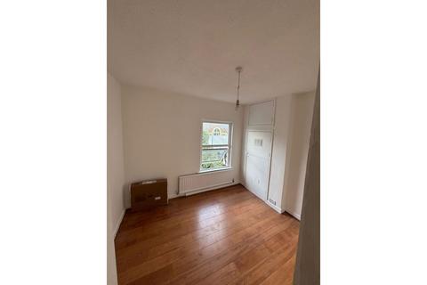 3 bedroom end of terrace house to rent, Gloster Street, Newport, NP19