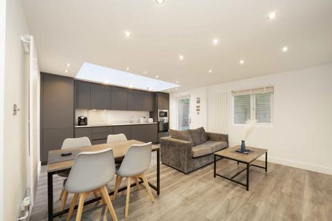 2 bedroom flat for sale, Gascony Avenue, London NW6