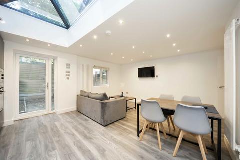 2 bedroom flat for sale, Gascony Avenue, London NW6