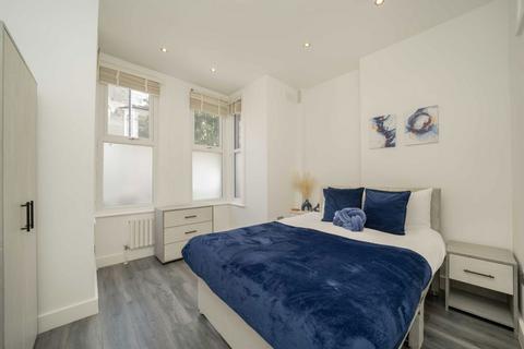 2 bedroom flat for sale, Gascony Avenue, London NW6