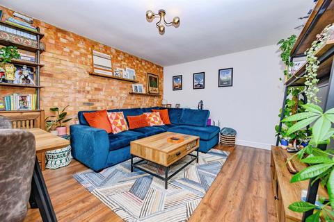 2 bedroom flat for sale, Chenies Court, Hemel Hempstead