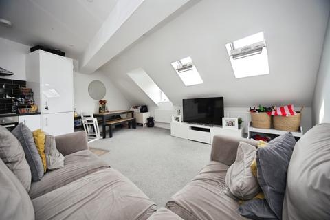 2 bedroom flat for sale, Catsbrook Road, Luton
