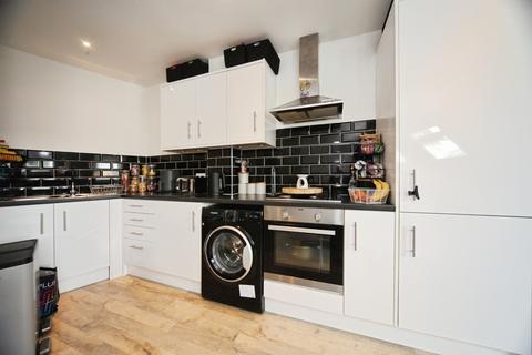 2 bedroom flat for sale, Catsbrook Road, Luton