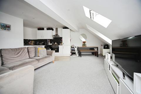 2 bedroom flat for sale, Catsbrook Road, Luton