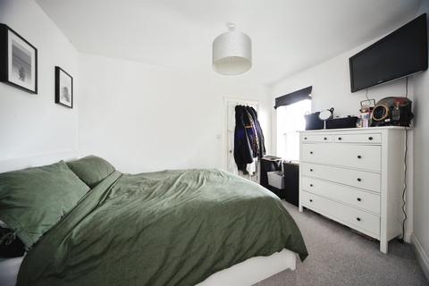 2 bedroom flat for sale, Catsbrook Road, Luton