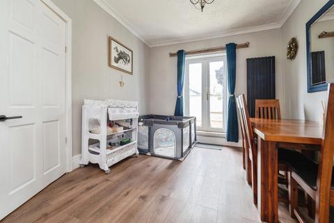 3 bedroom semi-detached house for sale, Lilac Avenue, Garden Village, Hull