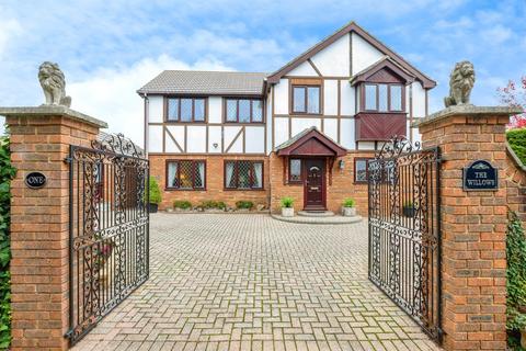 4 bedroom detached house for sale, Swanmore Close, BOURNEMOUTH
