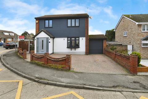 3 bedroom detached house for sale, Brooklyn Drive, Rayleigh