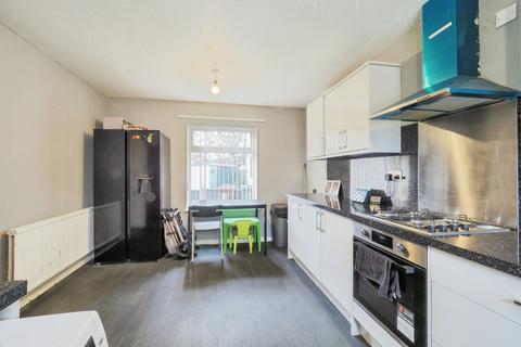 3 bedroom semi-detached house for sale, Barnstaple Road, SCUNTHORPE