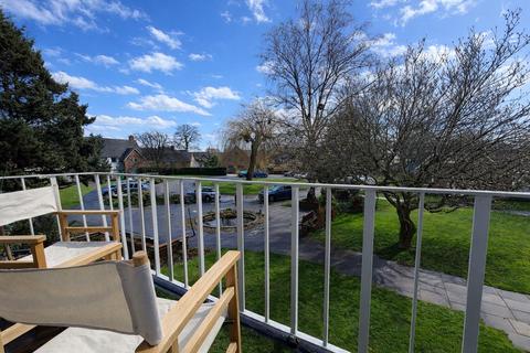 2 bedroom flat for sale, Archery Fields, Bridge End, Warwick