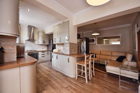 undefined, Dundonald Drive, LEIGH-ON-SEA