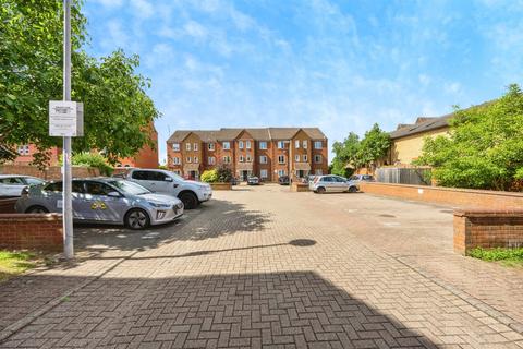 2 bedroom flat for sale, Ashburnham Road, Bedford