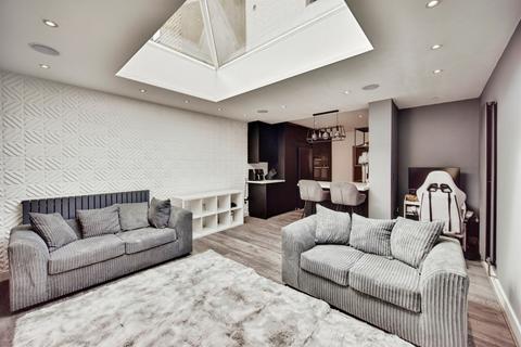 2 bedroom end of terrace house for sale, Winstanley Road, Sheerness