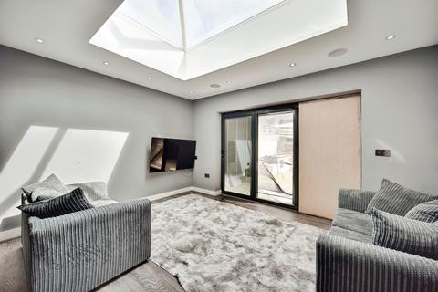 2 bedroom end of terrace house for sale, Winstanley Road, Sheerness