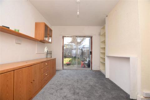 3 bedroom terraced house to rent, Hickman Road, Chadwell Heath RM6