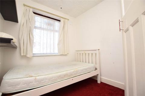 3 bedroom terraced house to rent, Hickman Road, Chadwell Heath RM6