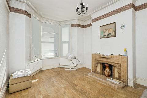 3 bedroom end of terrace house for sale, Latimer Road, Eastbourne
