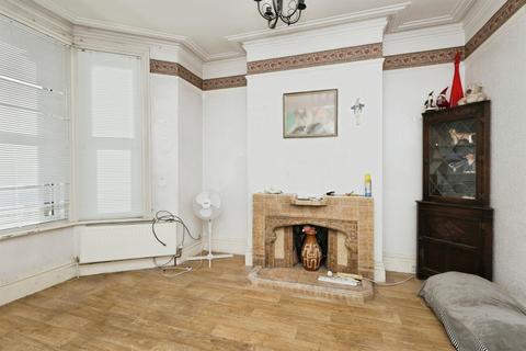 3 bedroom end of terrace house for sale, Latimer Road, Eastbourne