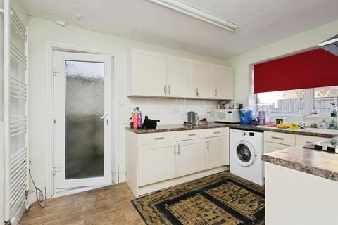3 bedroom end of terrace house for sale, Latimer Road, Eastbourne