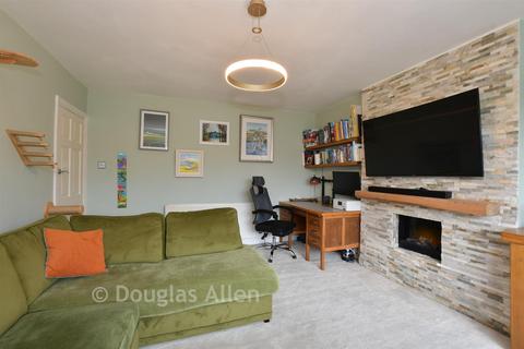 2 bedroom flat for sale, Forest Court, Wanstead, London