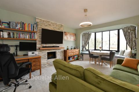2 bedroom flat for sale, Forest Court, London E11