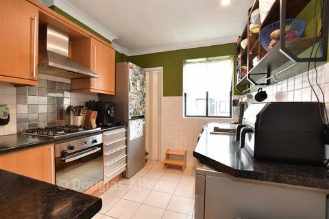 2 bedroom flat for sale, Forest Court, London E11