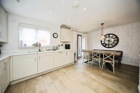4 bedroom detached house for sale, Bedford Road, Houghton Regis, Dunstable