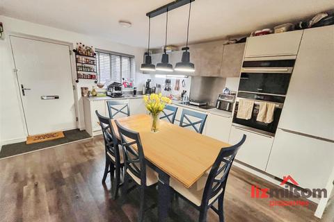 3 bedroom semi-detached house for sale, Emerald Gardens, Swadlincote DE11