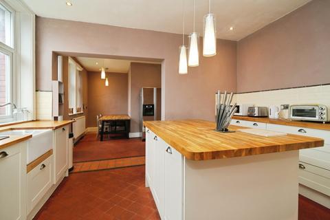 5 bedroom end of terrace house for sale, Acresfield Road, Greater Manchester M6