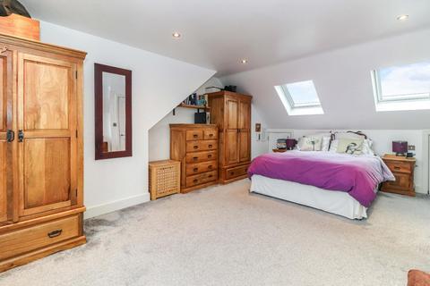 4 bedroom semi-detached house for sale, Mead Way, Bushey WD23