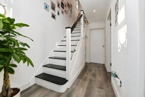 4 bedroom link detached house for sale, Norwich Crescent, Rayleigh