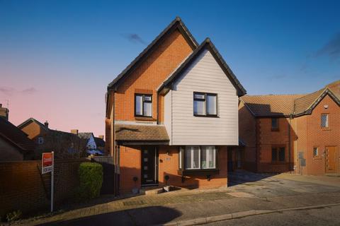 4 bedroom link detached house for sale, Norwich Crescent, Rayleigh