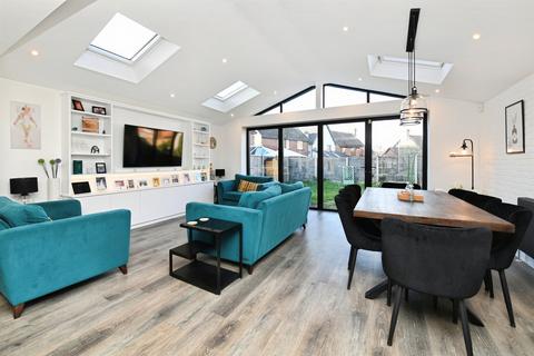 4 bedroom link detached house for sale, Norwich Crescent, Rayleigh