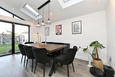 4 bedroom link detached house for sale, Norwich Crescent, Rayleigh