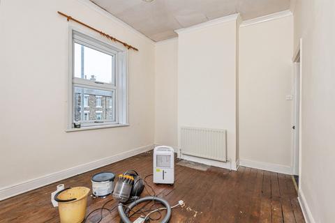 2 bedroom terraced house for sale, Leeds Road, Dewsbury