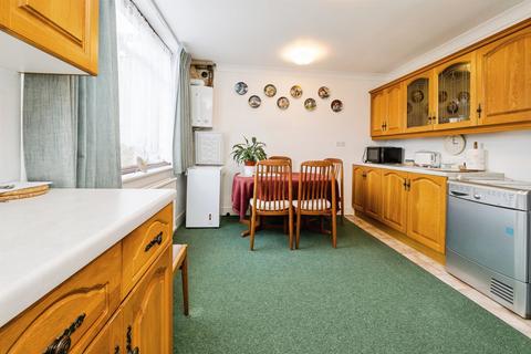 3 bedroom terraced house for sale, Rothbury Avenue, Rainham