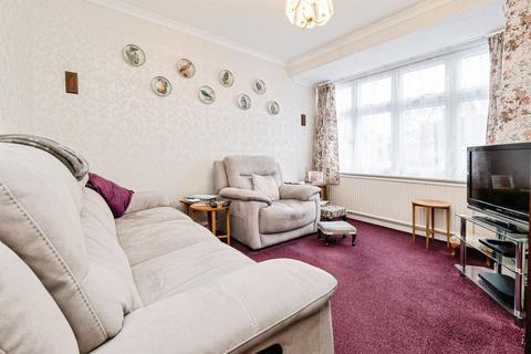 3 bedroom terraced house for sale, Rothbury Avenue, Rainham