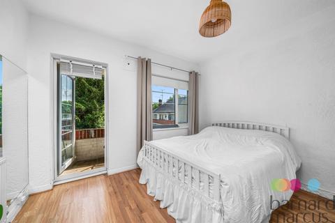2 bedroom flat for sale, Nether Street, London
