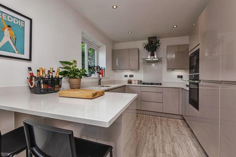 4 bedroom detached house for sale, St. Marys Avenue, Netherthong, Holmfirth