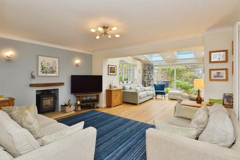 undefined, Balsam Close, Walnut Tree, Milton Keynes