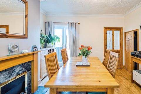 4 bedroom semi-detached house for sale, Willoughby Road, Slough