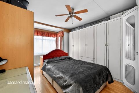 3 bedroom semi-detached house for sale, Wentworth Road, Barnet