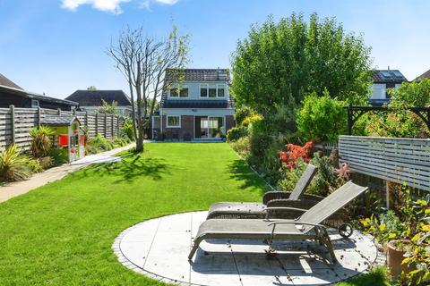 4 bedroom detached house for sale, Tatsfield Avenue, Nazeing, Waltham Abbey