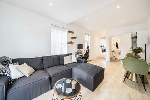3 bedroom flat to rent, Sylvester Road, LONDON N2