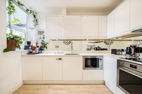 3 bedroom flat to rent, Sylvester Road, LONDON N2