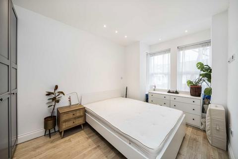 3 bedroom flat to rent, Sylvester Road, LONDON N2