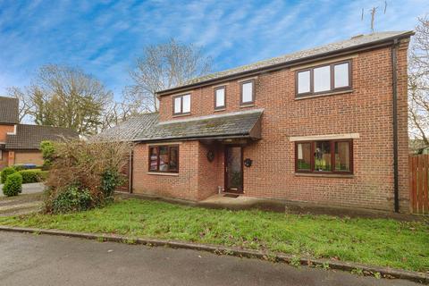 undefined, Orchard Close, Roos, Hull